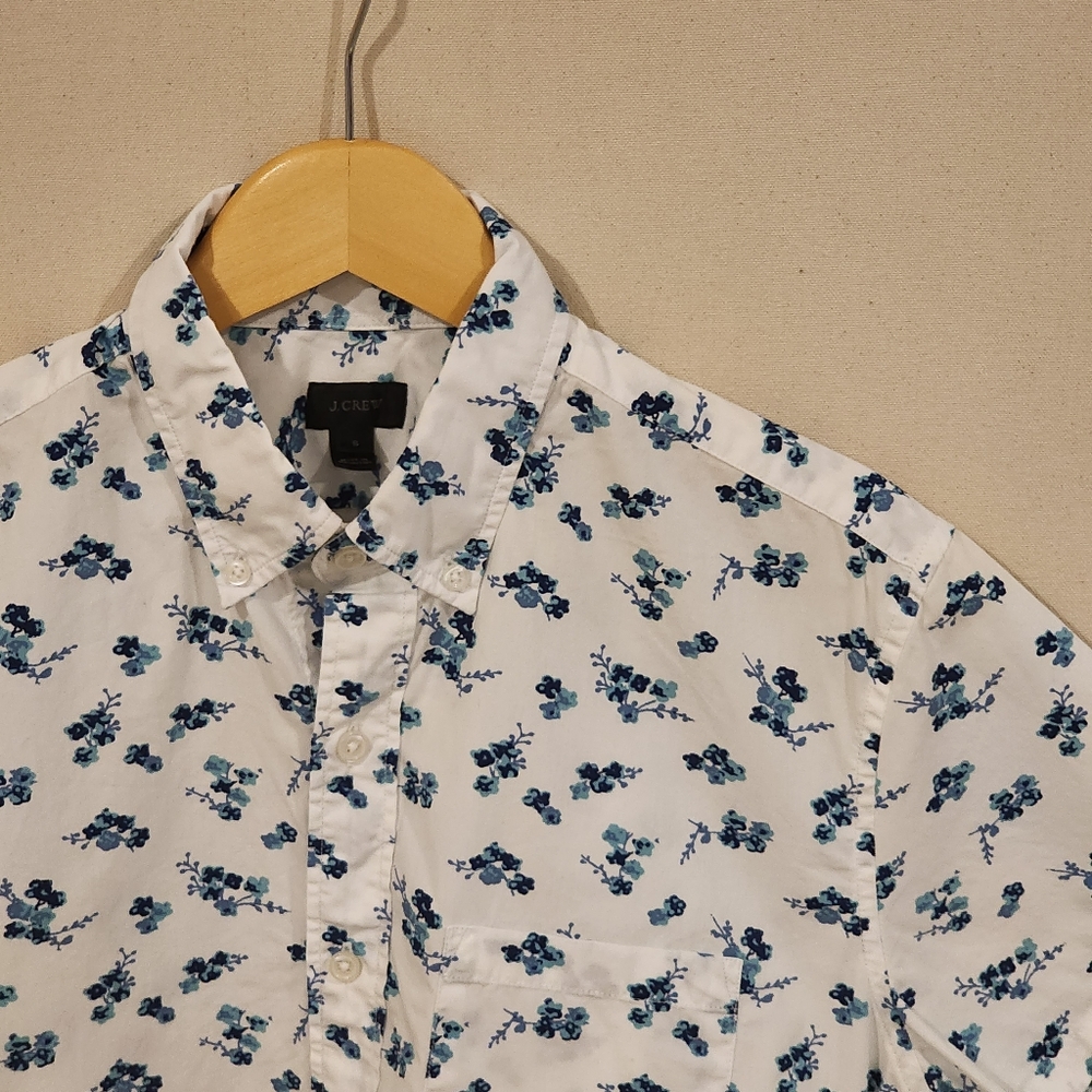 J. Crew Short Sleeve Button Down M